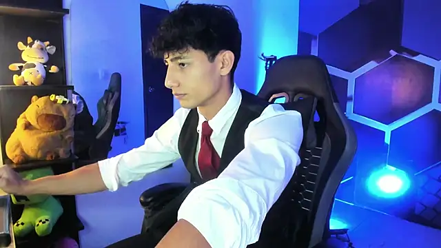 MaxiimoRomano  online show from July 2026 07:05:01 PM