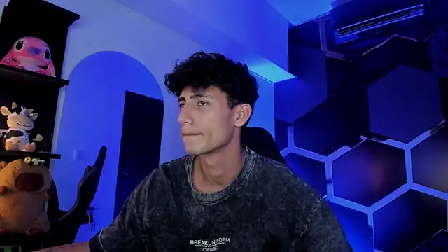 MaxiimoRomano  online show from July 2026 07:05:02 PM