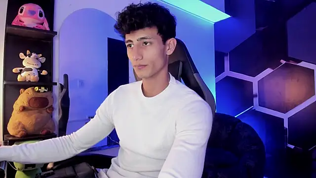 MaxiimoRomano  online show from July 2026 07:31:01 PM
