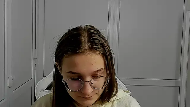 Mia kristal online show from April 2026 07:04:01 AM