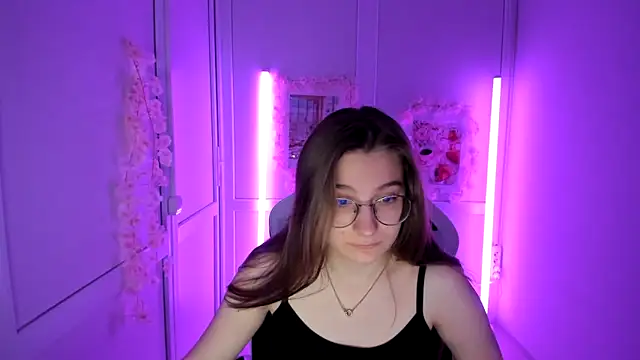 Snapshot of Mia_kristal chatting on May 2026 07:14:01 AM Mia kristal online show from May 2026 07:14:01 AM