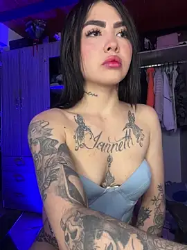 Snapshot of MiaHouston_23 chatting on April 2026 06:03:01 AM MiaHouston 23 online show from April 2026 06:03:01 AM