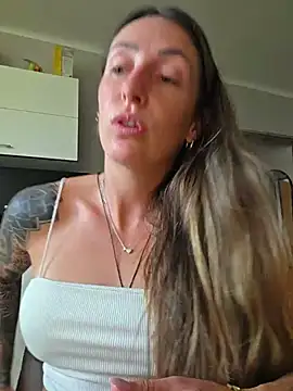 Snapshot of NicoleKaiser chatting on June 2026 05:34:01 AM NicoleKaiser online show from June 2026 05:34:01 AM