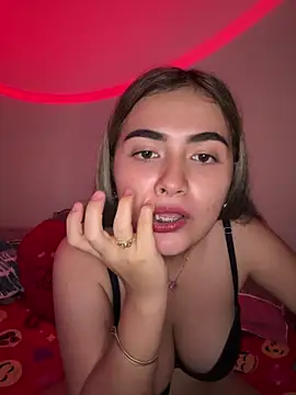 Snapshot of Mia_seduccion chatting on April 2026 01:22:02 AM Mia seduccion online show from April 2026 01:22:02 AM