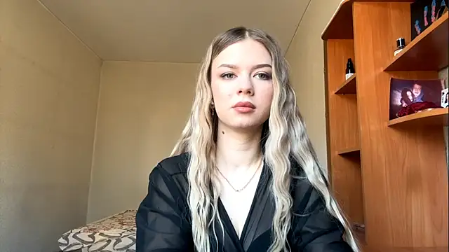 Snapshot of DeettaTolly chatting on March 2026 05:18:01 AM DeettaTolly online show from March 2026 05:18:01 AM