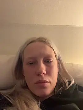 Snapshot of LeniMaria chatting on April 2026 05:43:02 PM LeniMaria online show from April 2026 05:43:02 PM