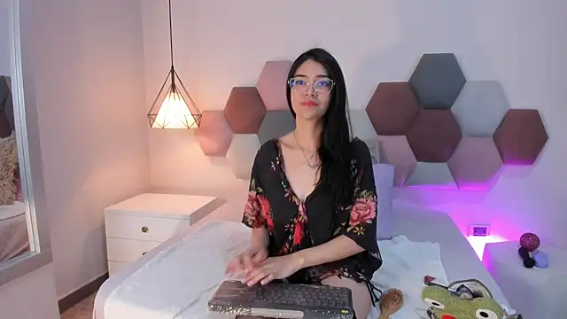 AnnieBlluee online show from March 2026 12:20:02 PM