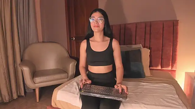 AnnieBlluee online show from July 2026 01:13:02 PM