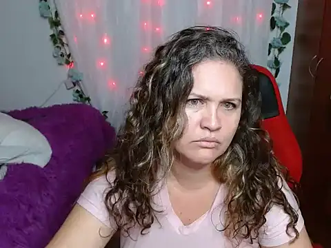 Snapshot of venecasexy45 chatting on April 2026 08:20:02 AM venecasexy45 online show from April 2026 08:20:02 AM