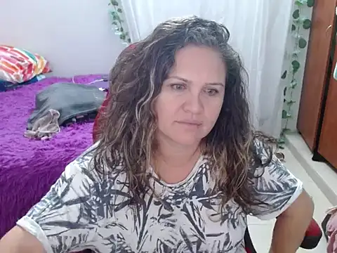 Snapshot of venecasexy45 chatting on April 2026 08:19:02 AM venecasexy45 online show from April 2026 08:19:02 AM