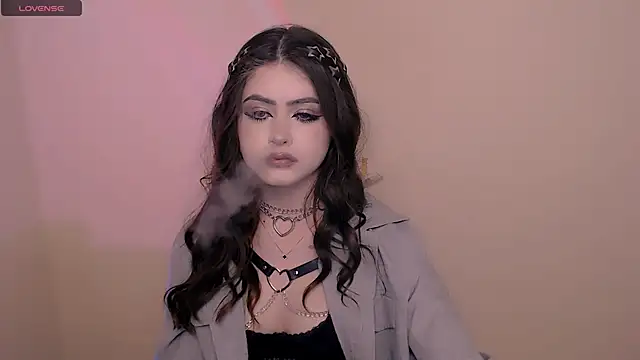 Snapshot of _LunnaBelle_ chatting on March 2026 03:06:01 PM LunnaBelle online show from March 2026 03:06:01 PM