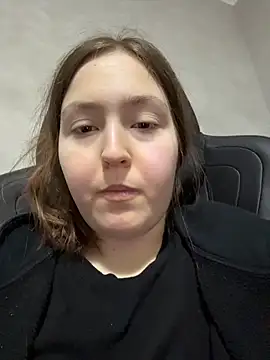 Snapshot of charmingggirl chatting on April 2026 06:24:02 PM charmingggirl online show from April 2026 06:24:02 PM