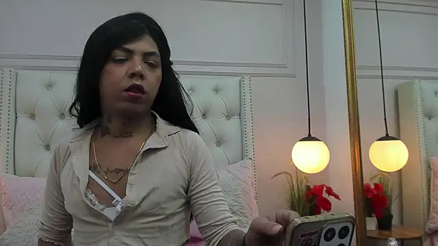 Snapshot of MiiaRestrepo chatting on July 2026 12:10:01 PM MiiaRestrepo online show from July 2026 12:10:01 PM