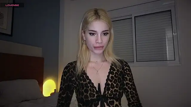 Snapshot of st_uirt chatting on April 2026 11:57:02 PM st uirt online show from April 2026 11:57:02 PM