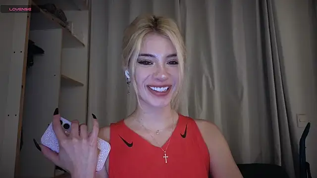 Snapshot of st_uirt chatting on April 2026 09:42:01 PM st uirt online show from April 2026 09:42:01 PM