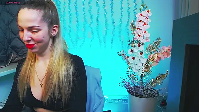 Snapshot of Alexandracandy chatting on April 2026 12:28:01 PM Alexandracandy online show from April 2026 12:28:01 PM