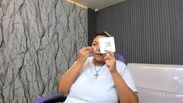 Snapshot of katteyes_20 chatting on April 2026 08:20:01 PM katteyes 20 online show from April 2026 08:20:01 PM