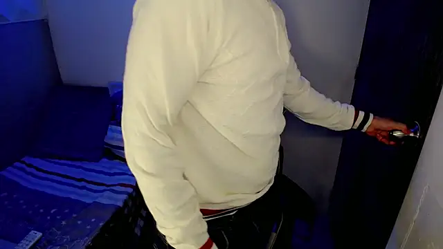 Snapshot of Mathias_twinkk chatting on March 2026 03:11:01 AM Mathias twinkk online show from March 2026 03:11:01 AM