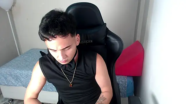 Snapshot of Mathias_twinkk chatting on April 2026 04:11:01 AM Mathias twinkk online show from April 2026 04:11:01 AM