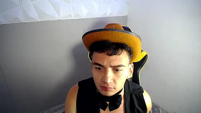 Snapshot of Mathias_twinkk chatting on April 2026 03:55:01 AM Mathias twinkk online show from April 2026 03:55:01 AM