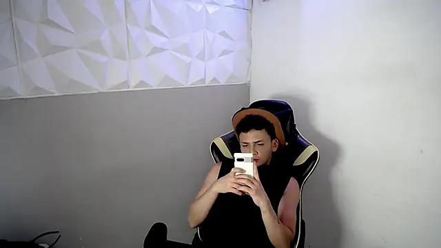 Snapshot of Mathias_twinkk chatting on April 2026 04:18:01 AM Mathias twinkk online show from April 2026 04:18:01 AM