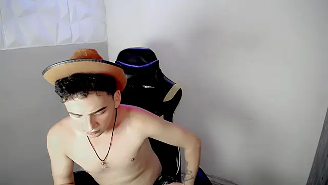 Snapshot of Mathias_twinkk chatting on April 2026 04:07:02 AM Mathias twinkk online show from April 2026 04:07:02 AM