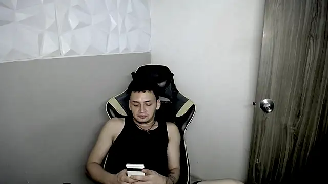 Snapshot of Mathias_twinkk chatting on April 2026 04:30:02 AM Mathias twinkk online show from April 2026 04:30:02 AM