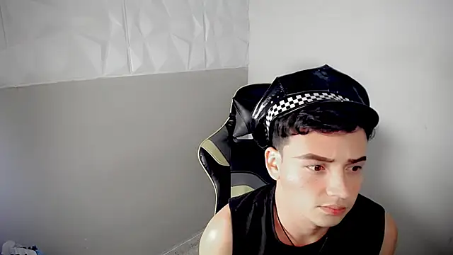 Snapshot of Mathias_twinkk chatting on April 2026 04:36:02 PM Mathias twinkk online show from April 2026 04:36:02 PM