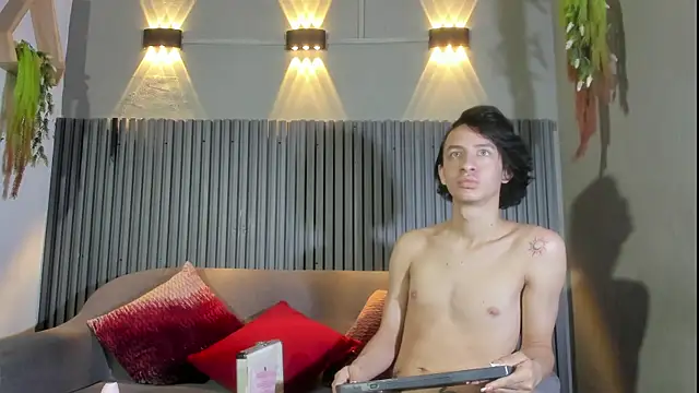 Snapshot of Emmyy_Fantasy chatting on April 2026 02:06:02 PM Emmyy Fantasy online show from April 2026 02:06:02 PM