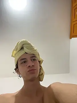 Snapshot of Emmyy_Fantasy chatting on April 2026 02:28:01 AM Emmyy Fantasy online show from April 2026 02:28:01 AM