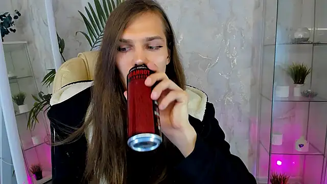 WillFobos online show from April 2026 09:15:01 PM