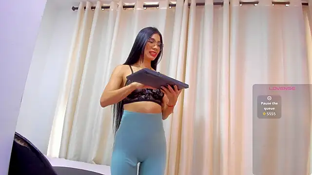 Snapshot of giana_gill chatting on April 2026 04:44:02 PM giana gill online show from April 2026 04:44:02 PM