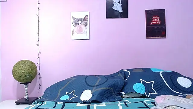 Snapshot of aisha_laurent chatting on April 2026 12:39:02 PM aisha laurent online show from April 2026 12:39:02 PM