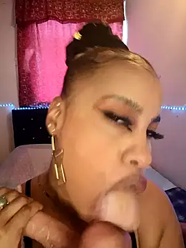 Snapshot of KAYLA_48_ chatting on April 2026 10:07:02 PM KAYLA 48 online show from April 2026 10:07:02 PM