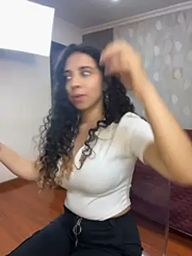 Snapshot of katniss_everdeen_ chatting on April 2026 08:35:02 PM katniss everdeen online show from April 2026 08:35:02 PM