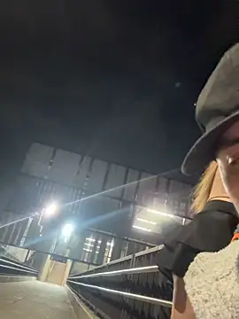 Snapshot of lindaandtony chatting on April 2026 05:58:02 AM lindaandtony online show from April 2026 05:58:02 AM