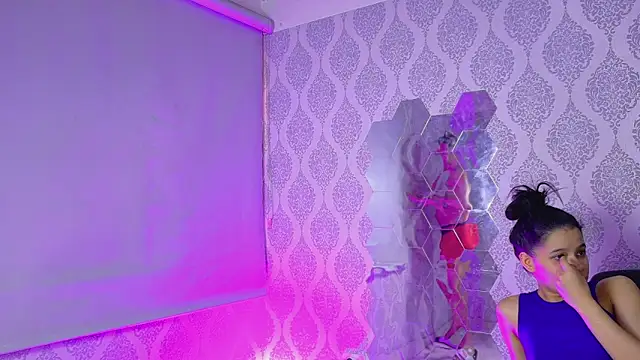 Twink Sensationxx online show from April 2026 05:18:01 PM