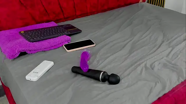 Snapshot of Tiana_hots chatting on March 2026 01:44:01 AM Tiana hots online show from March 2026 01:44:01 AM