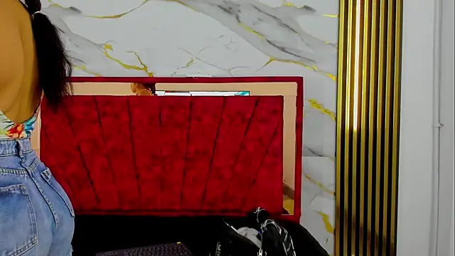 Snapshot of Tiana_hots chatting on April 2026 01:50:01 AM Tiana hots online show from April 2026 01:50:01 AM