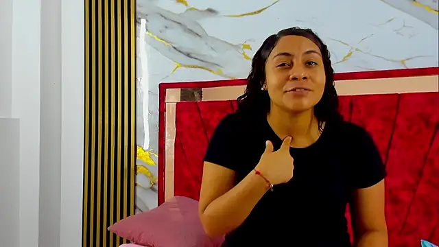 Snapshot of Tiana_hots chatting on April 2026 01:21:01 AM Tiana hots online show from April 2026 01:21:01 AM