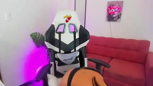 athena foxx online show from April 2026 01:33:02 PM