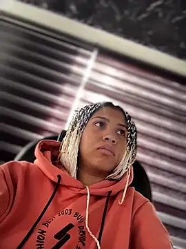 Snapshot of Laila_LS chatting on April 2026 01:22:02 PM Laila LS online show from April 2026 01:22:02 PM