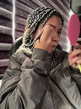 Snapshot of Laila_LS chatting on April 2026 01:17:02 PM Laila LS online show from April 2026 01:17:02 PM