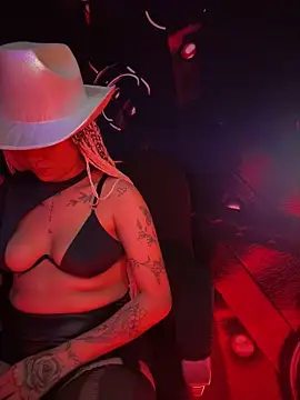 Snapshot of Laila_LS chatting on April 2026 07:58:02 PM Laila LS online show from April 2026 07:58:02 PM