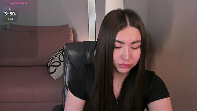 Snapshot of IceIcebabe_ chatting on April 2026 01:03:01 AM IceIcebabe online show from April 2026 01:03:01 AM