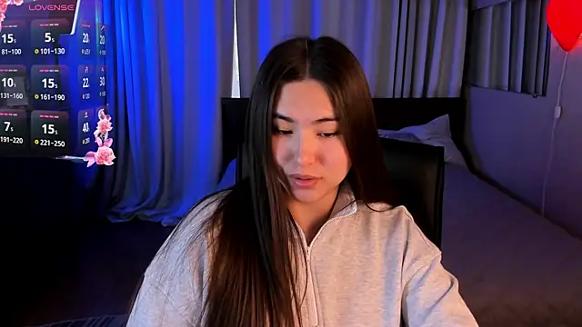 Snapshot of IceIcebabe_ chatting on May 2026 01:10:02 AM IceIcebabe online show from May 2026 01:10:02 AM