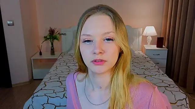 Snapshot of StaceyyJones chatting on April 2026 01:37:02 PM StaceyyJones online show from April 2026 01:37:02 PM