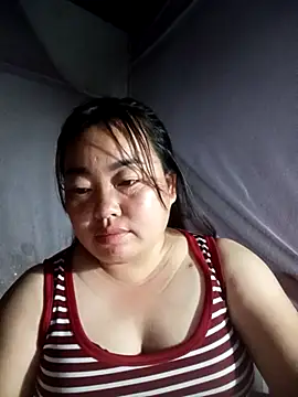 Snapshot of -Tiduta- chatting on May 2026 06:05:02 PM -Tiduta- online show from May 2026 06:05:02 PM