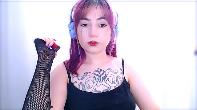 Snapshot of MistressEdith chatting on May 2026 01:57:16 AM MistressEdith online show from May 2026 01:57:16 AM