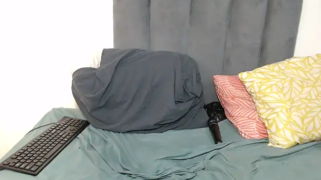 Snapshot of dark-berry77 chatting on April 2026 04:52:01 PM dark-berry77 online show from April 2026 04:52:01 PM